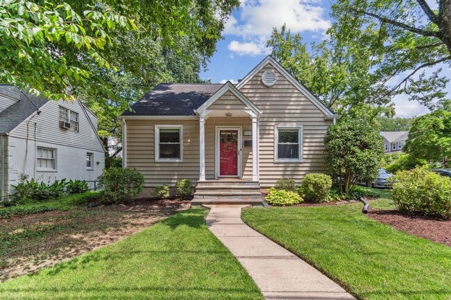 Building Photo - Cute Cape Cod Close to Forest Glen Metro w/huge backyard!