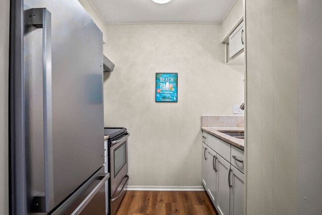 Building Photo - 2025 Eleventh Street-SI FL2-ID1023340P