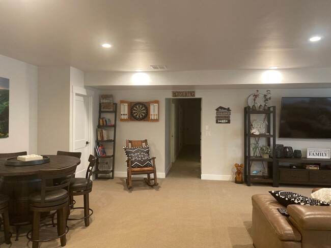 Building Photo - Daybreak Island Furnished Home
