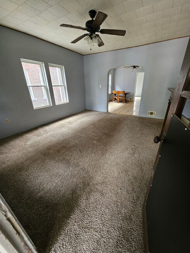 Primary Photo - 515 E 5th St