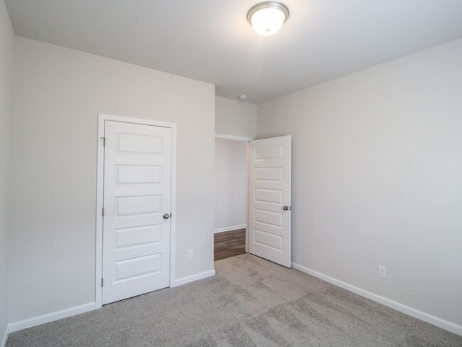 Building Photo - MOVE-IN Ready Home in New Market! $1,200 Rent Special!