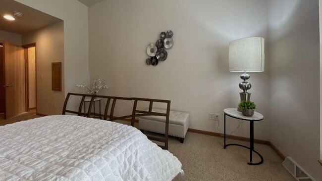 Building Photo - 1214 N 16th Ave