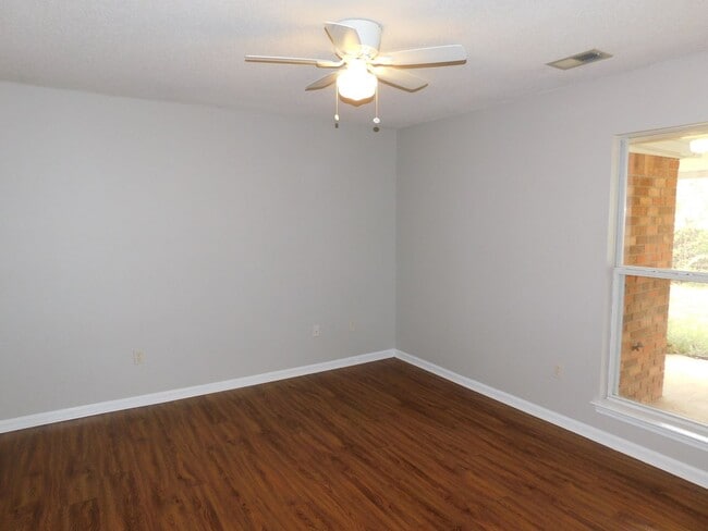 Building Photo - 5539 Bradley Dr