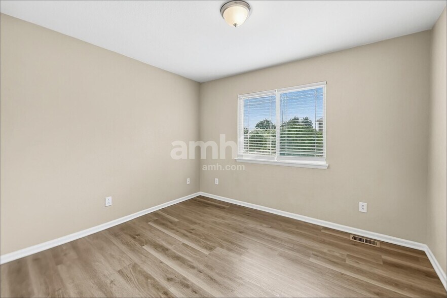 Building Photo - 1556 S Catawba Cir