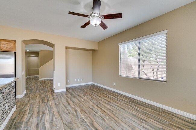 Building Photo - GORGEOUS 2 STORY HOME*4 BEDROOMS*TONS OF U...