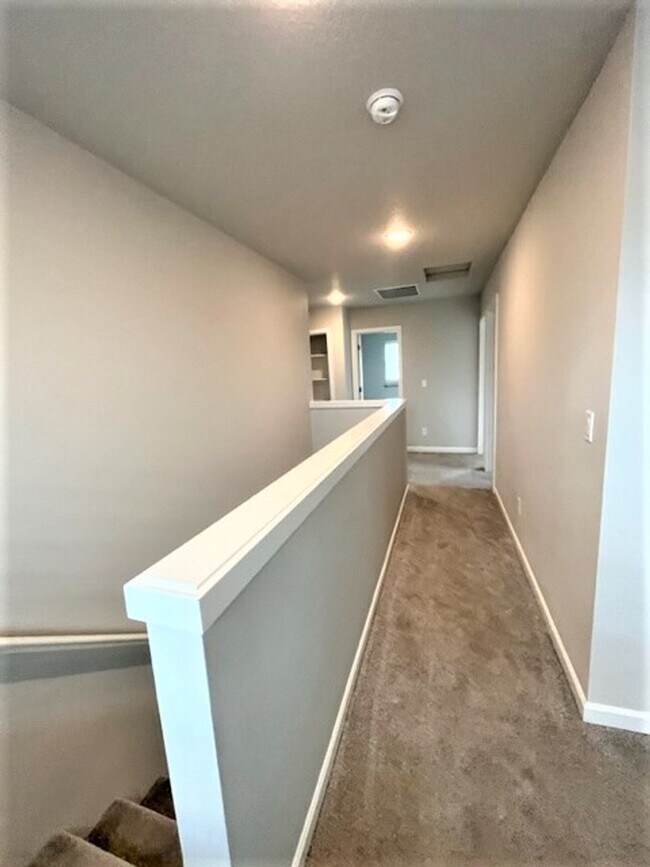 Building Photo - 4 Bedroom 2.5 Bath Home Carlton OR