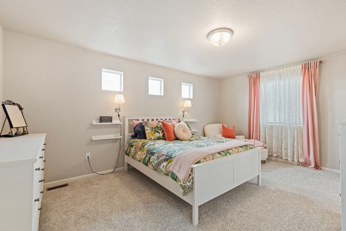 Building Photo - 9440 Oro City Loop