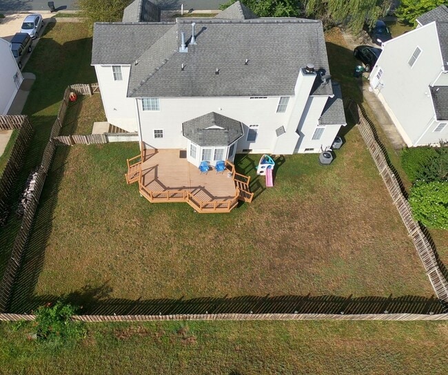 Building Photo - Bright & Spacious Home in Fredericksburg!