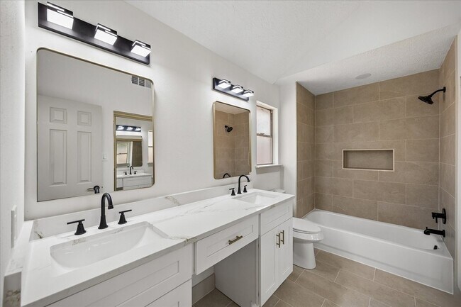 Building Photo - 9214 Grandview Park Dr