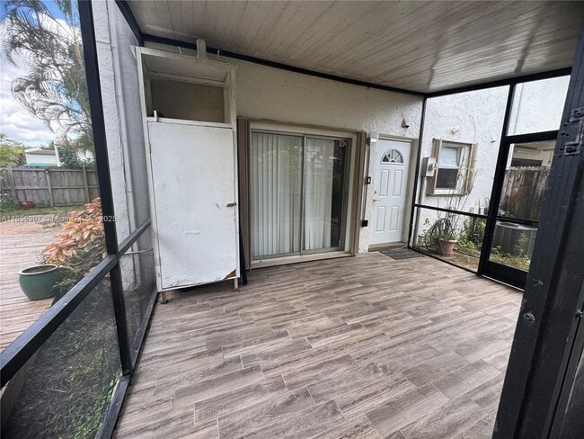 Building Photo - 6630 SW 112th Pl