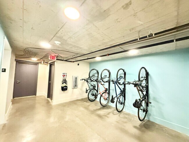 Building Photo - 803 Waimanu St