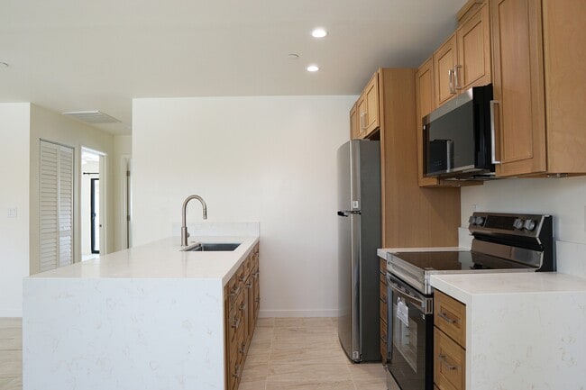 Building Photo - 517 S Mountain View Dr