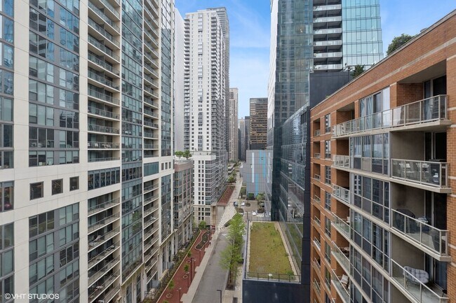 Building Photo - 420 E Waterside Dr