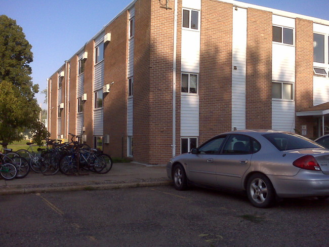 Building Photo - Stringfellow Apts