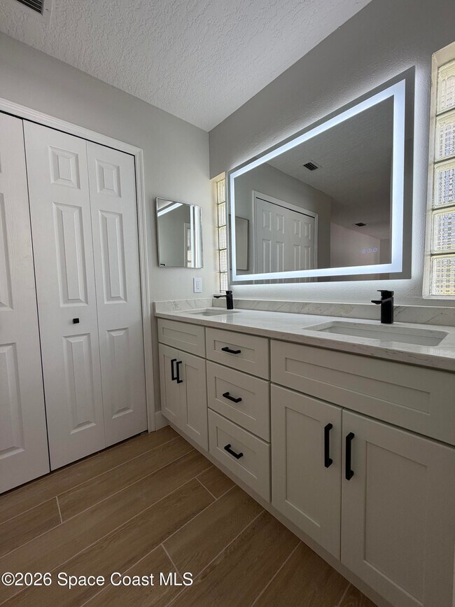 Building Photo - 845 Juniper Cir