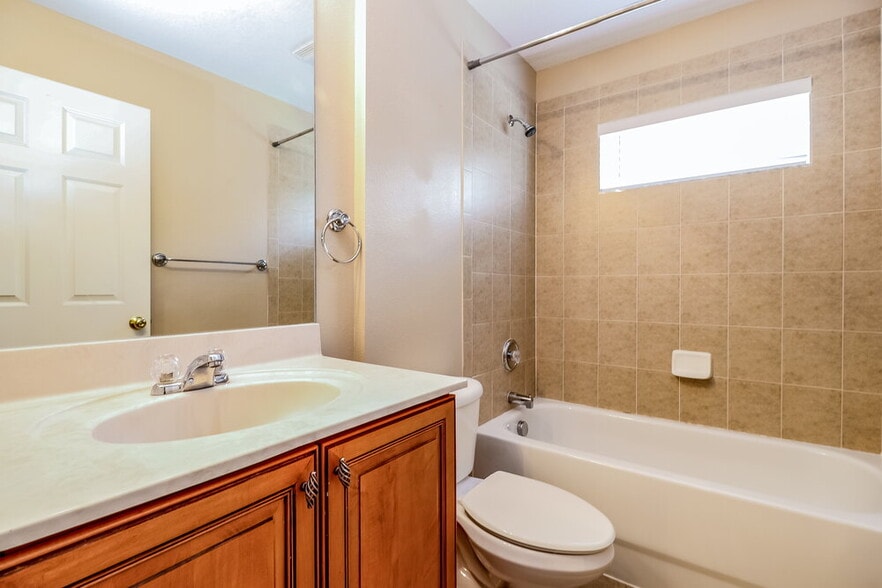 Building Photo - 8101 Pea Tree Ct