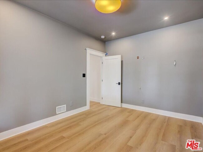 Building Photo - 400 N Avenue 66