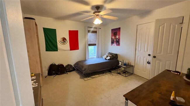 Building Photo - 917 NE Arleta Gardens