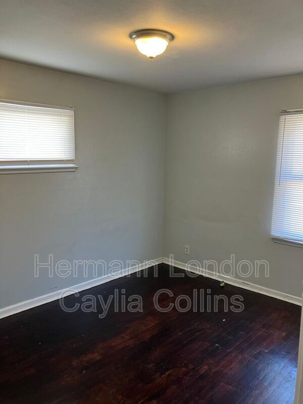 Building Photo - 9839 Medford Dr