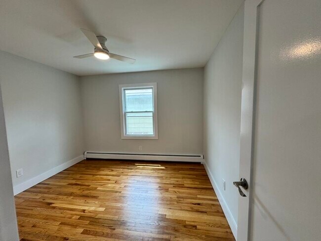 Building Photo - 253 Webster Ave