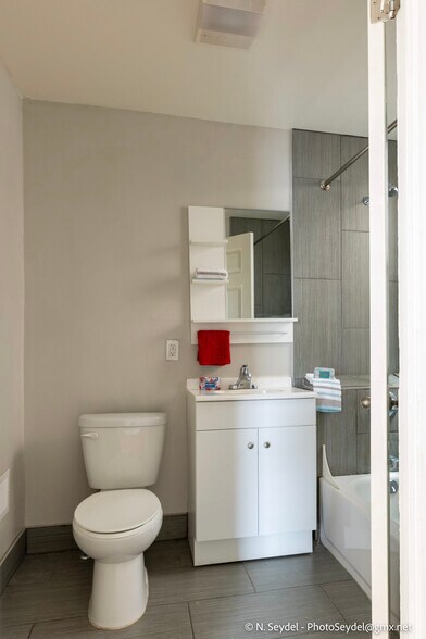 Bathroom - 865 Blaine St