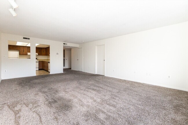 Building Photo - 404 Paradise Rd