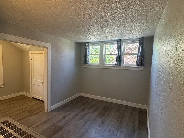 Building Photo - 3220 Wayburn Ave SW