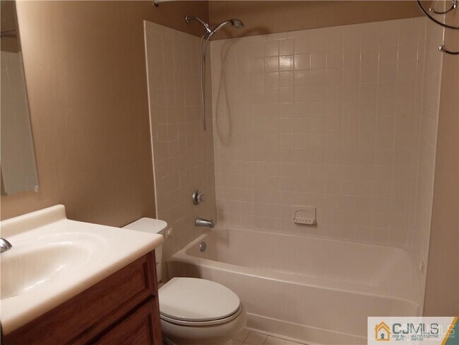 Building Photo - 1818 Ravens Crest Dr