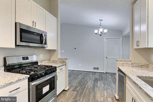 Building Photo - 20585 Triple Crown Ct