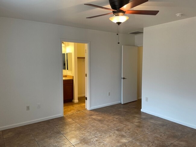 Building Photo - Beautiful Modern New 3Bdm 2Ba Home, Easy A...