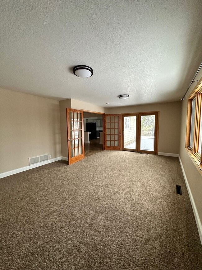 Building Photo - Lovely 3 Bedroom 2 Bath home in great location