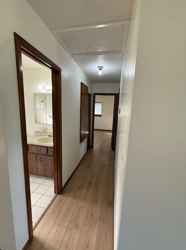 Building Photo - 10081 SW 95th Ave