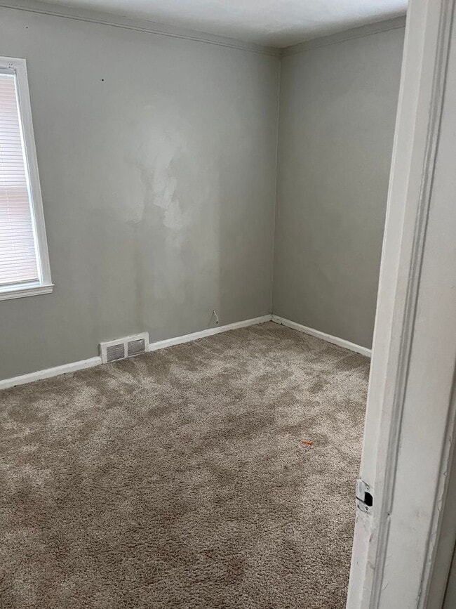 Building Photo - 3 bed/ 1 Bath