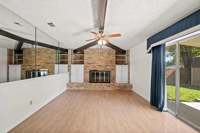 Building Photo - Charming 3-Bedroom Home with Garden Oasis