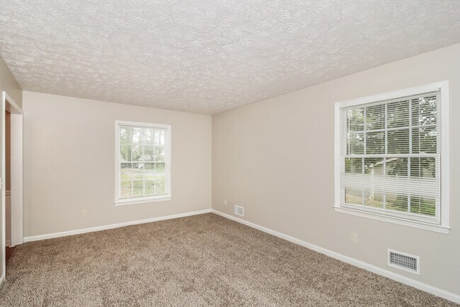 Building Photo - Fantastic 4bd/2.5ba home! Coming soon!