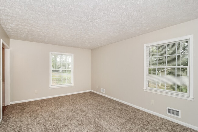 Building Photo - Fantastic 4bd/2.5ba home! Let yourself in!