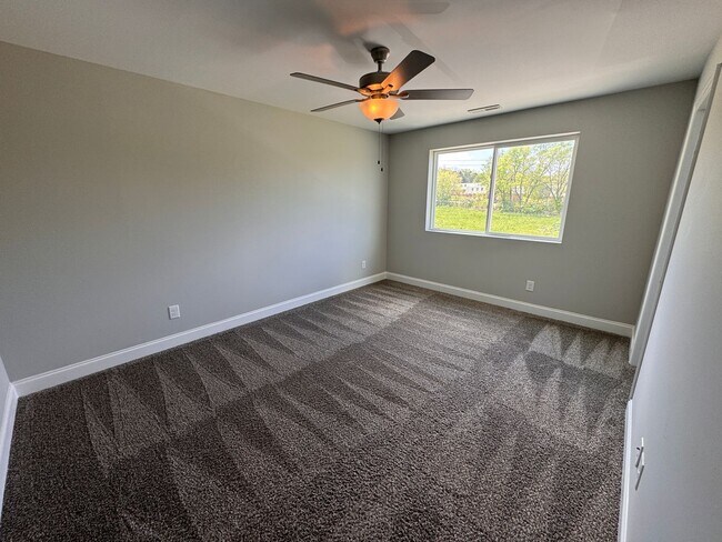 Building Photo - 3 Bedroom, 2.5 bath townhome in the heart of Columbia!