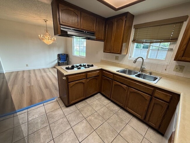 Building Photo - ***READY FOR IMMEDIATE OCCUPANCY*** 3BD/2.5BA HOME IN ARTESIA***