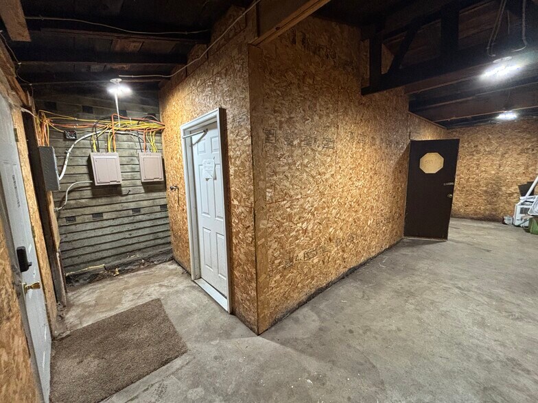 Building Photo - 539 Chippewa St