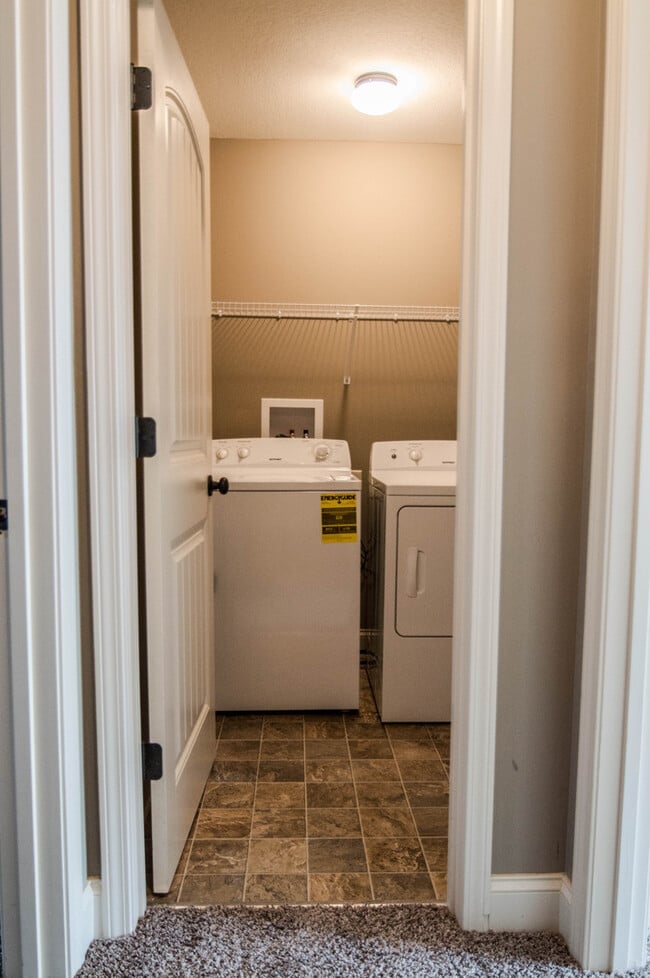 Building Photo - Pet Friendly Two Bedroom!