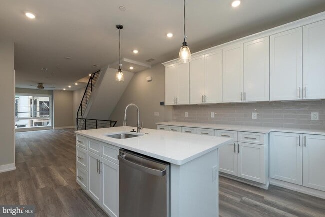 Building Photo - 139 W Huntingdon St