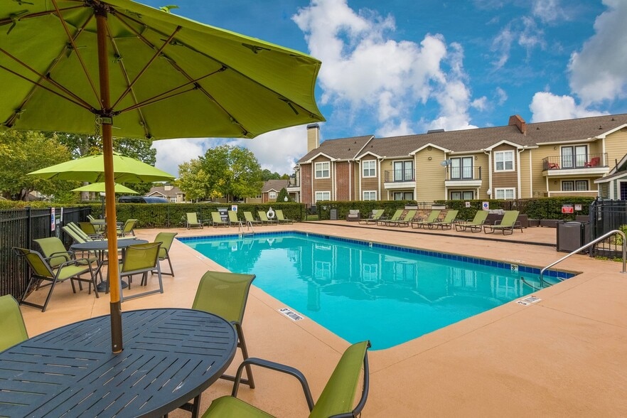 Central on the Green Apartment Homes 2904 Calvary Dr Raleigh NC 27604