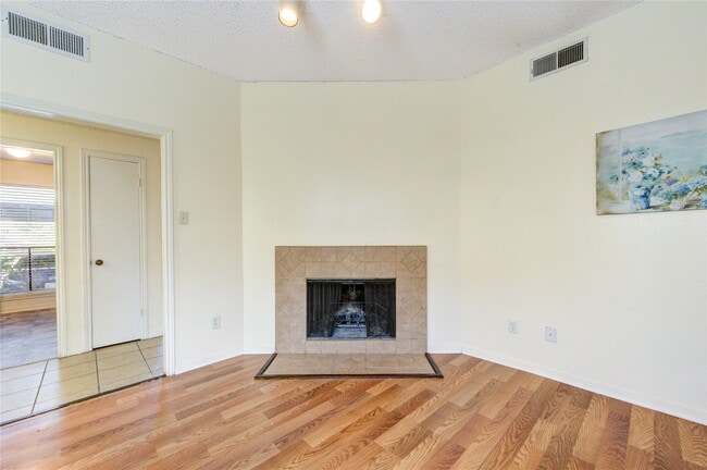 Building Photo - 3741 Thistlemont Dr