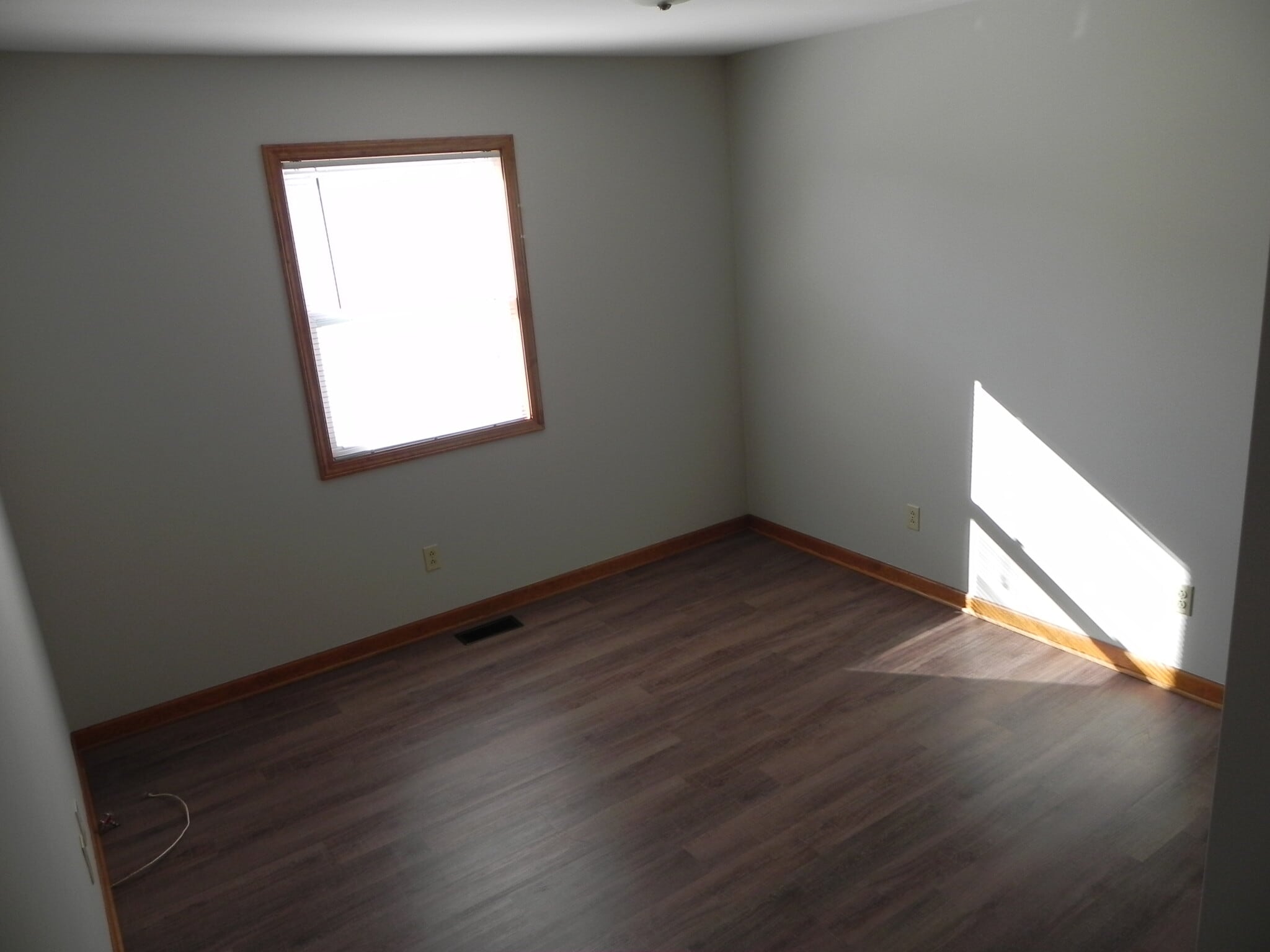 Building Photo - 1353 Lakeview Ave