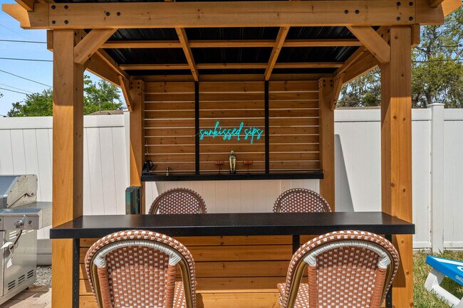 Building Photo - 1121 19th St SW