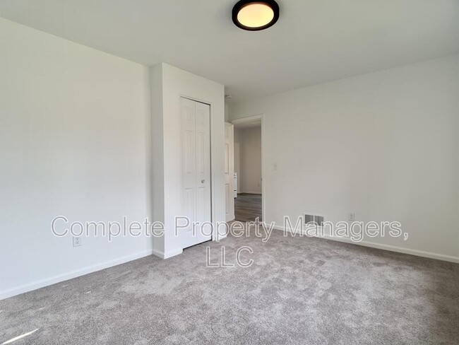 Building Photo - 247 E Fremont St