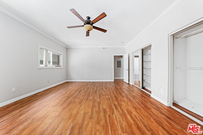 Building Photo - 14937 Dickens St