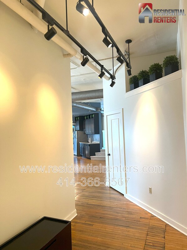 Building Photo - 108 W Wells St