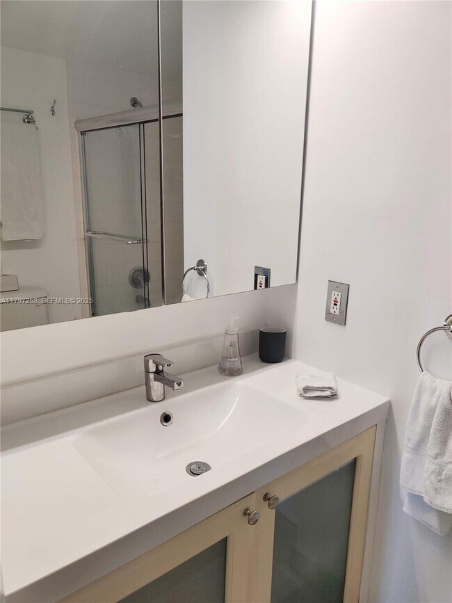 Building Photo - 19877 E Country Club Dr