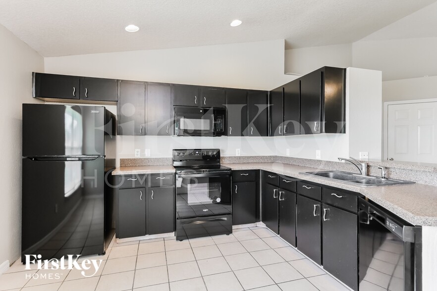 Building Photo - 1323 Arrowhead Ct